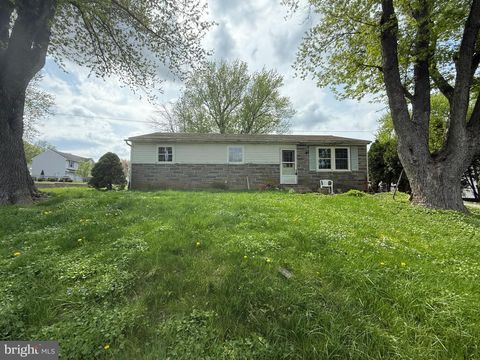 704 W BRIDGE STREET PARKESBURG PA 19365