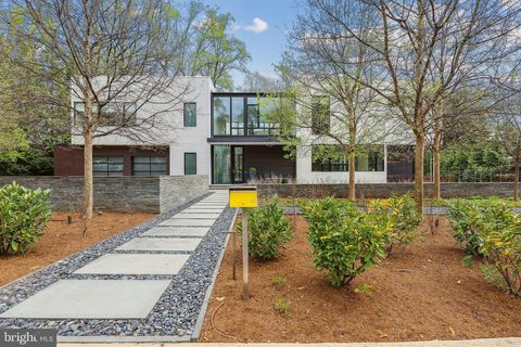 Photo of 7423 HAMPDEN LN, BETHESDA, MD 20814 (MLS # MDMC2088512) Photo of 7423 HAMPDEN LN, BETHESDA, MD 20814 (MLS # MDMC2088512)