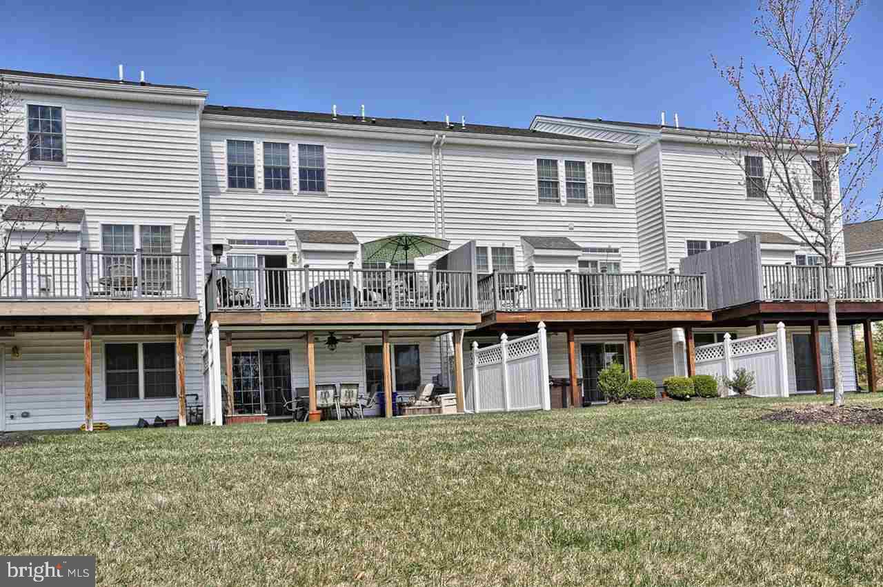 THE ENCLAVE - Residential