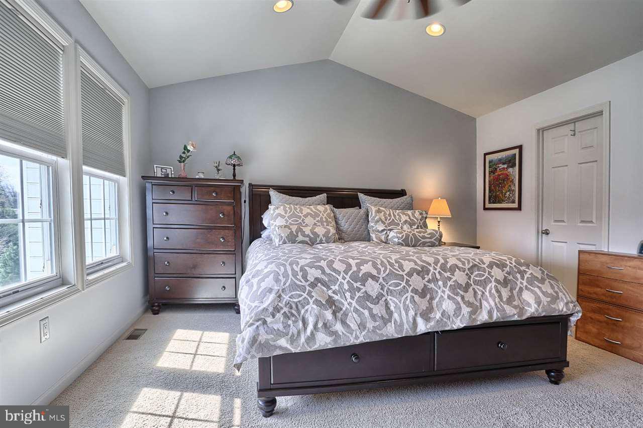 THE ENCLAVE - Residential