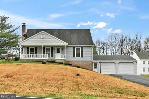 Photo of 1762 STONEMILL DR, ELIZABETHTOWN, PA 17022 (MLS # PALA2029348)