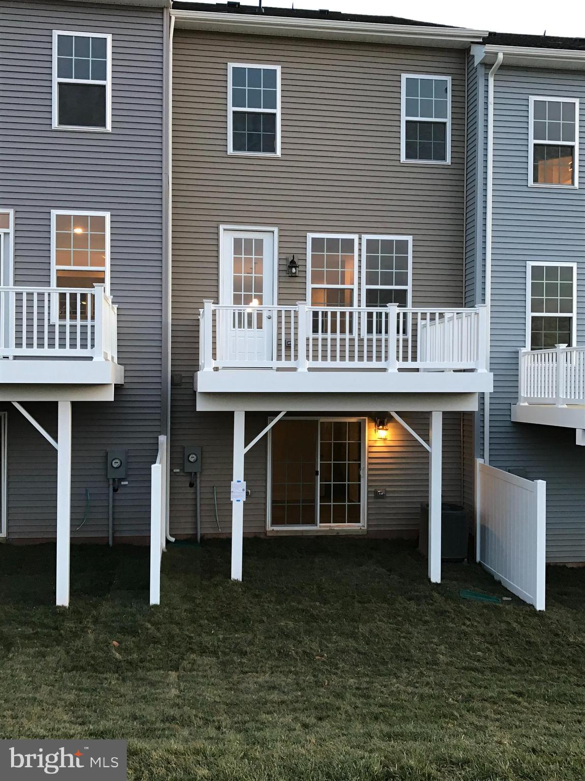 BRADLEY SQUARE - Residential Lease