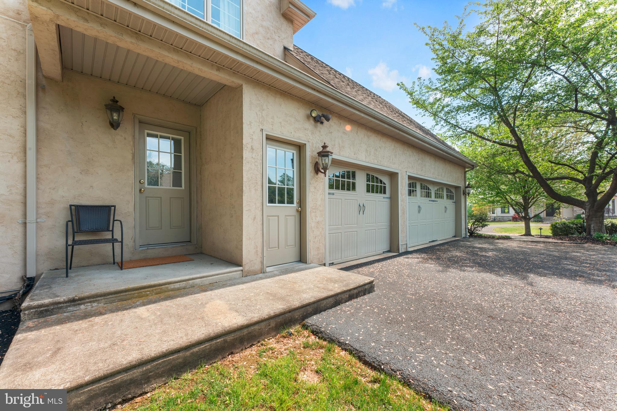 1061 LAUREL HILL LANE