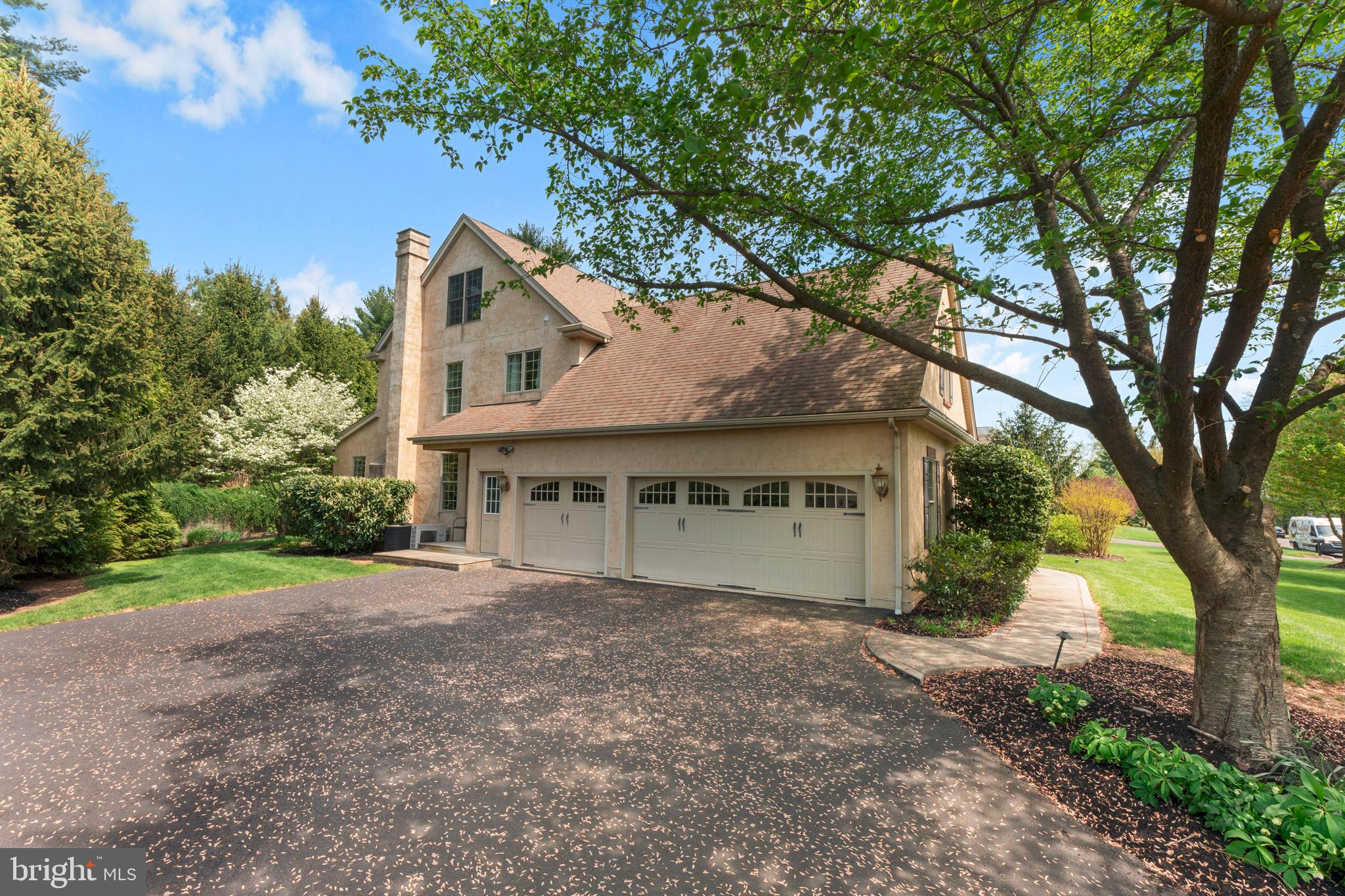 1061 LAUREL HILL LANE