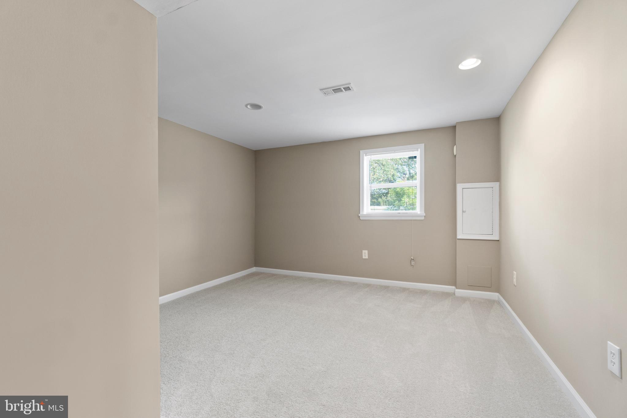 CHRIS MAR MANOR - Residential