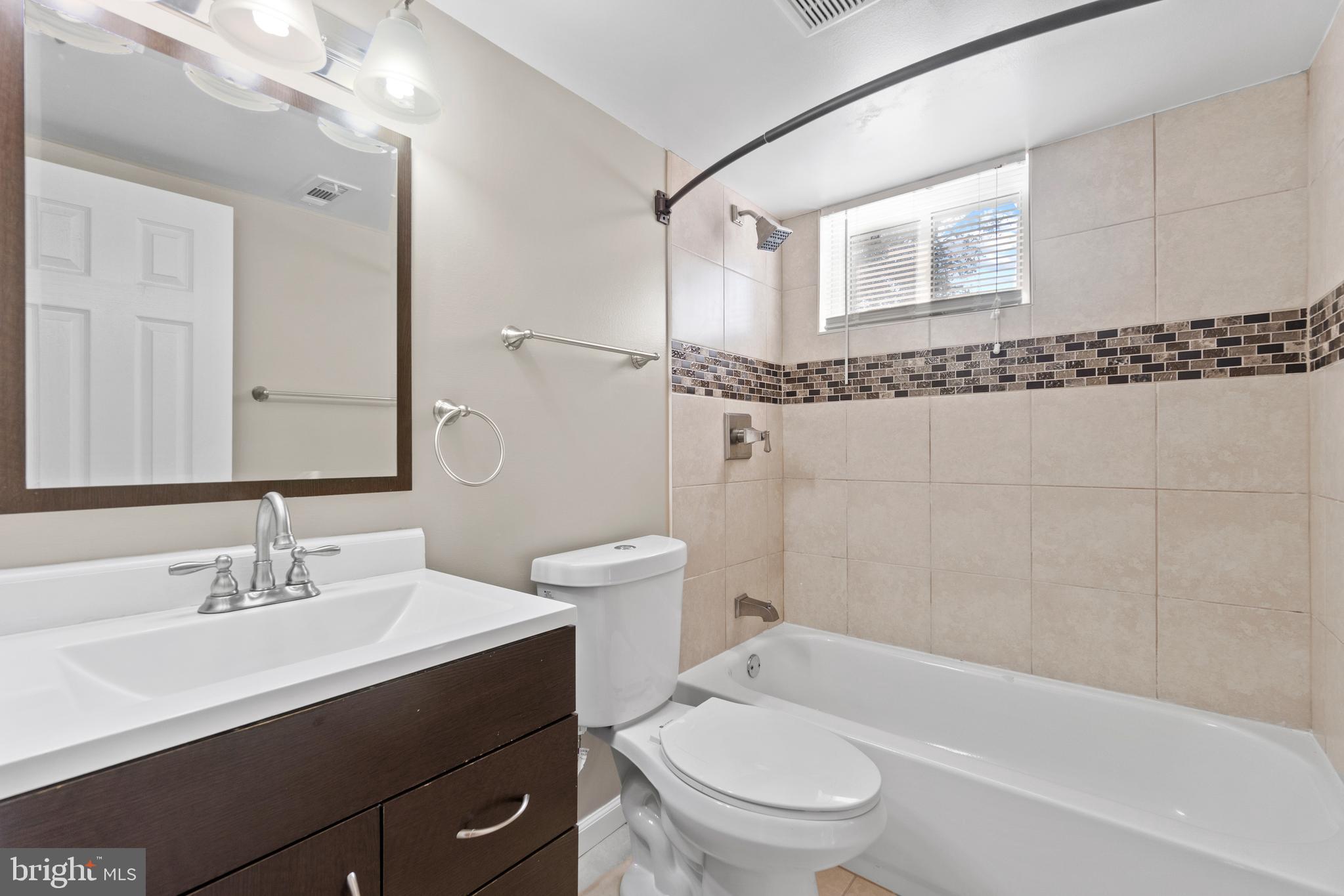 CHRIS MAR MANOR - Residential