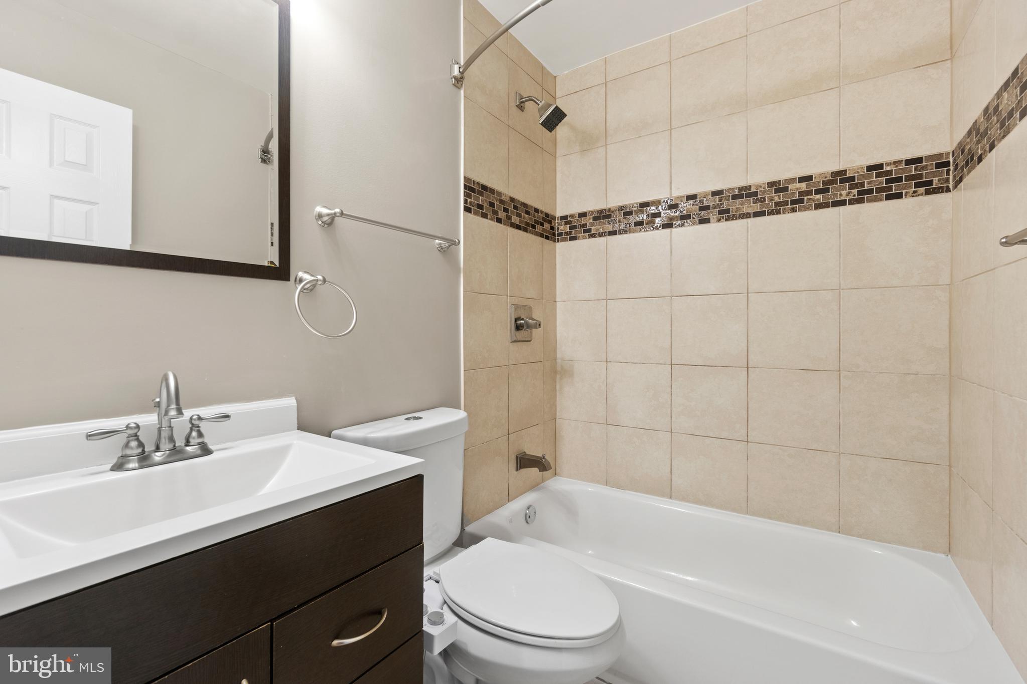 CHRIS MAR MANOR - Residential