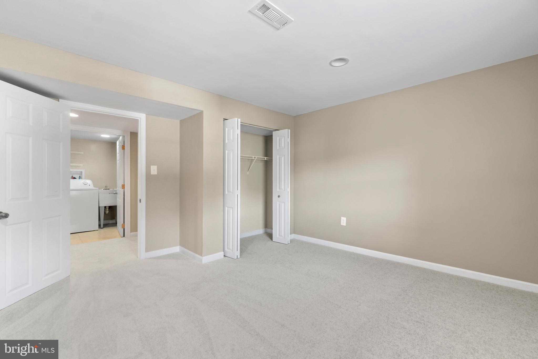 CHRIS MAR MANOR - Residential