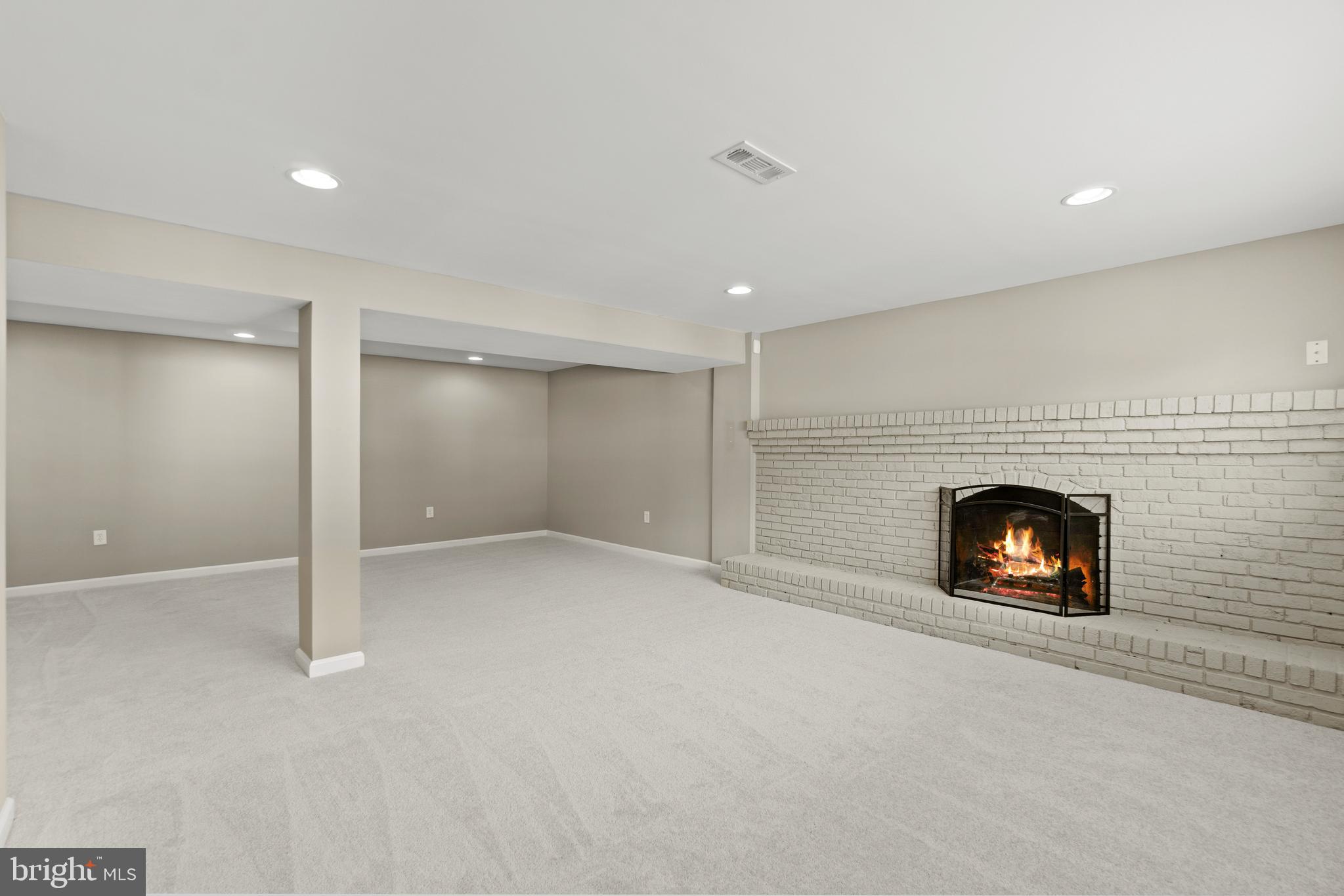 CHRIS MAR MANOR - Residential