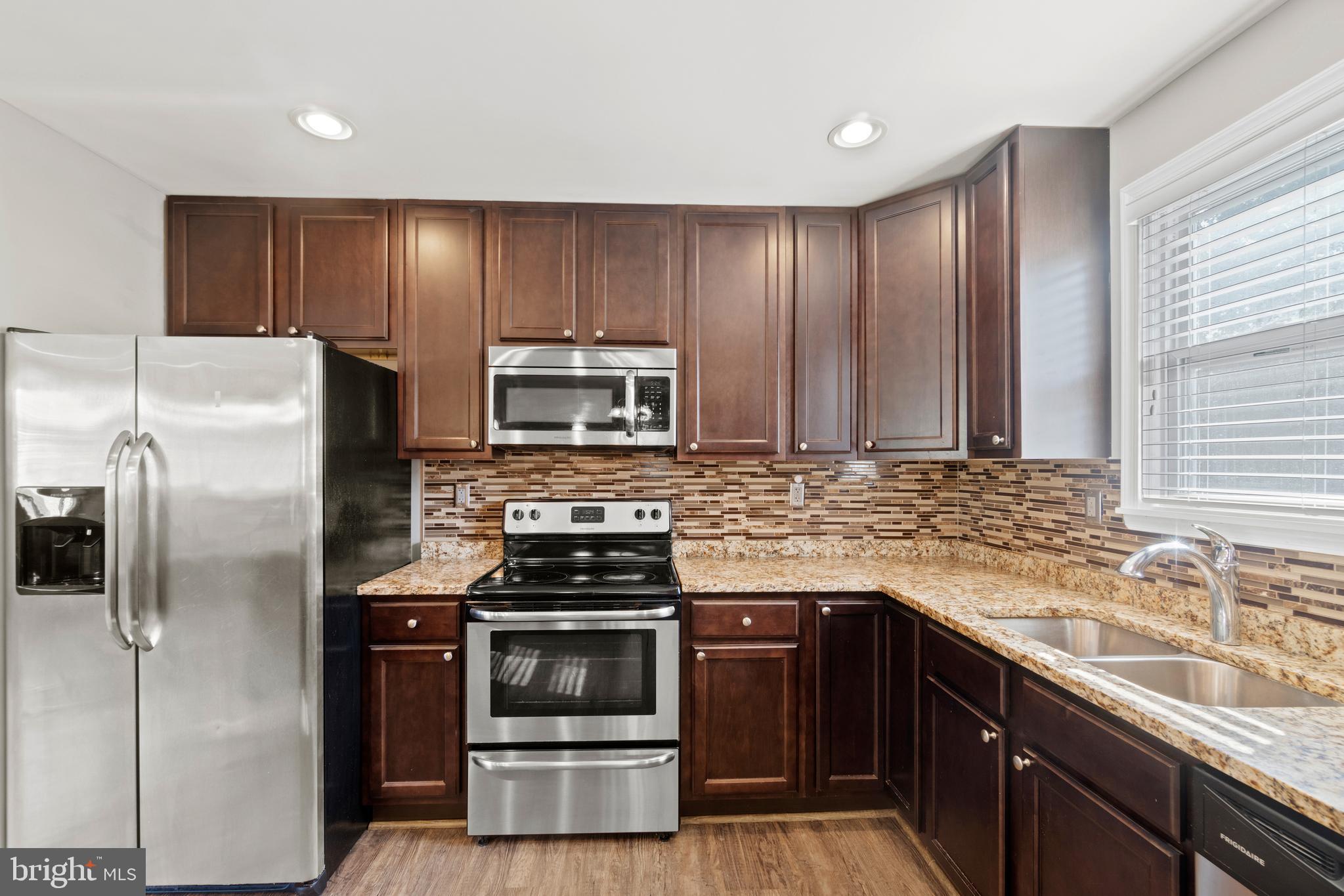 CHRIS MAR MANOR - Residential