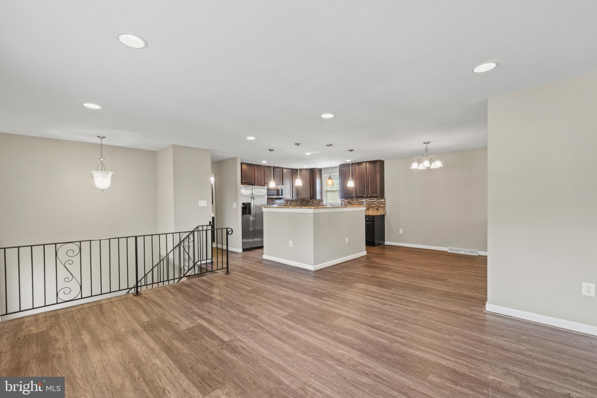 CHRIS MAR MANOR - Residential