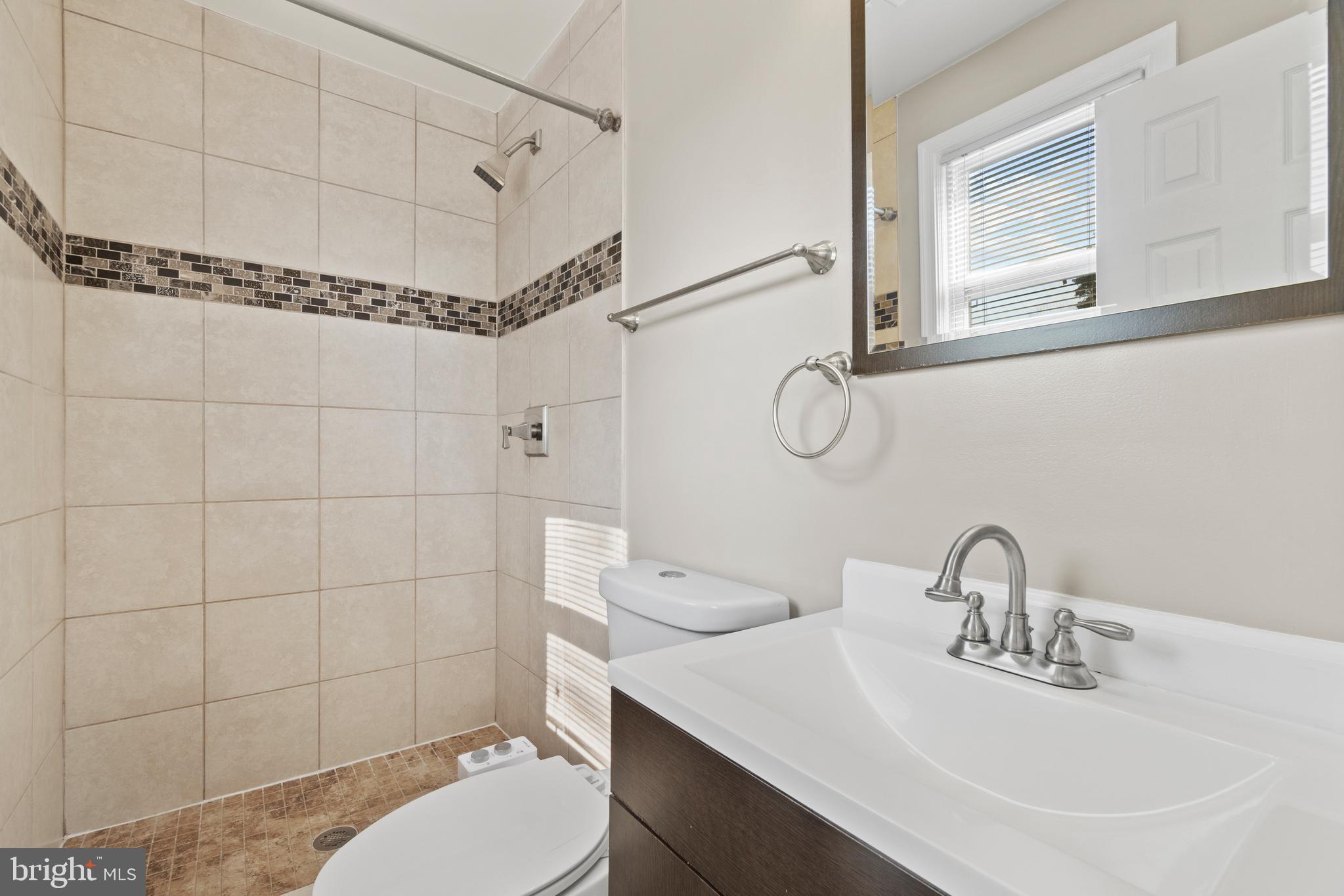 CHRIS MAR MANOR - Residential