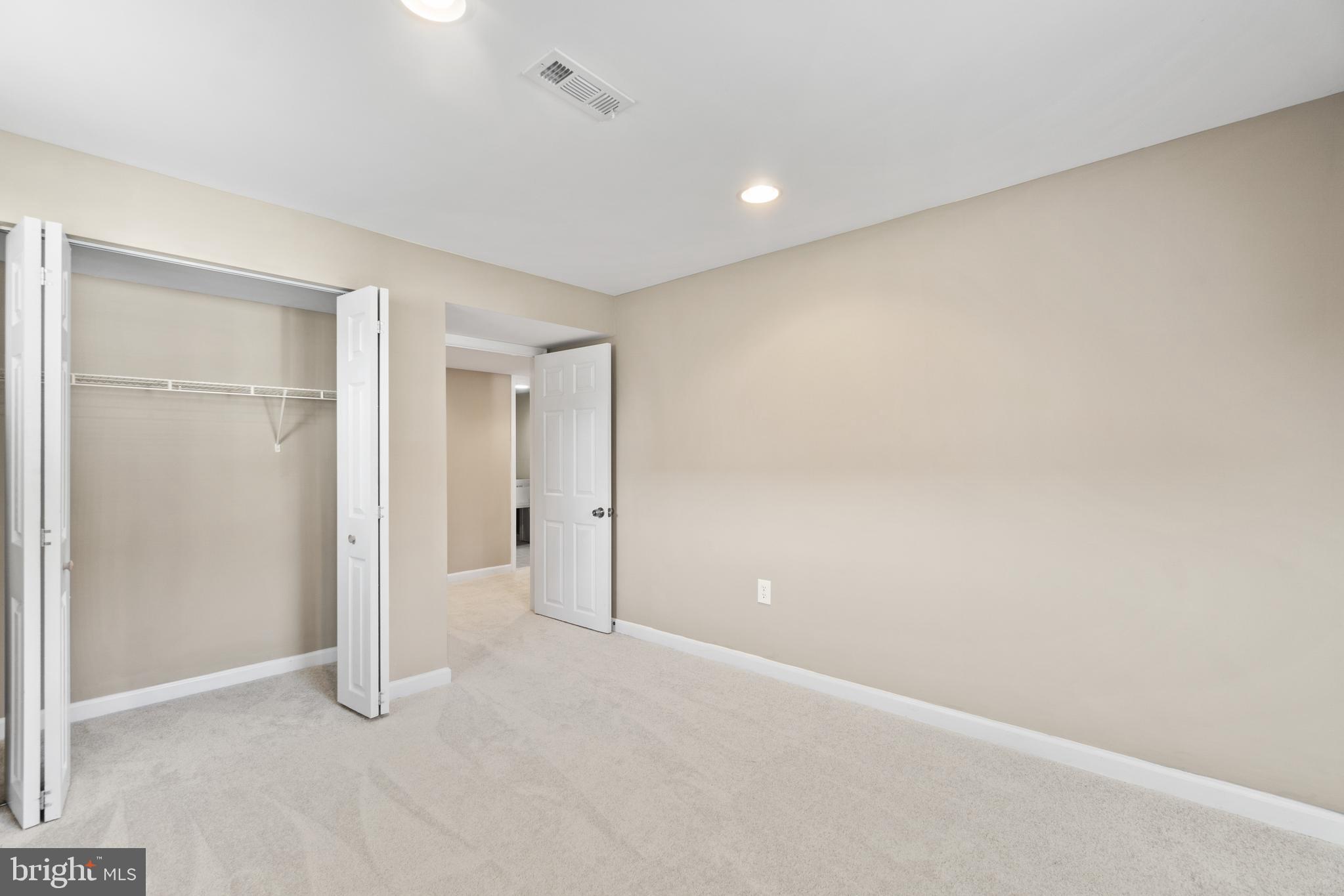 CHRIS MAR MANOR - Residential