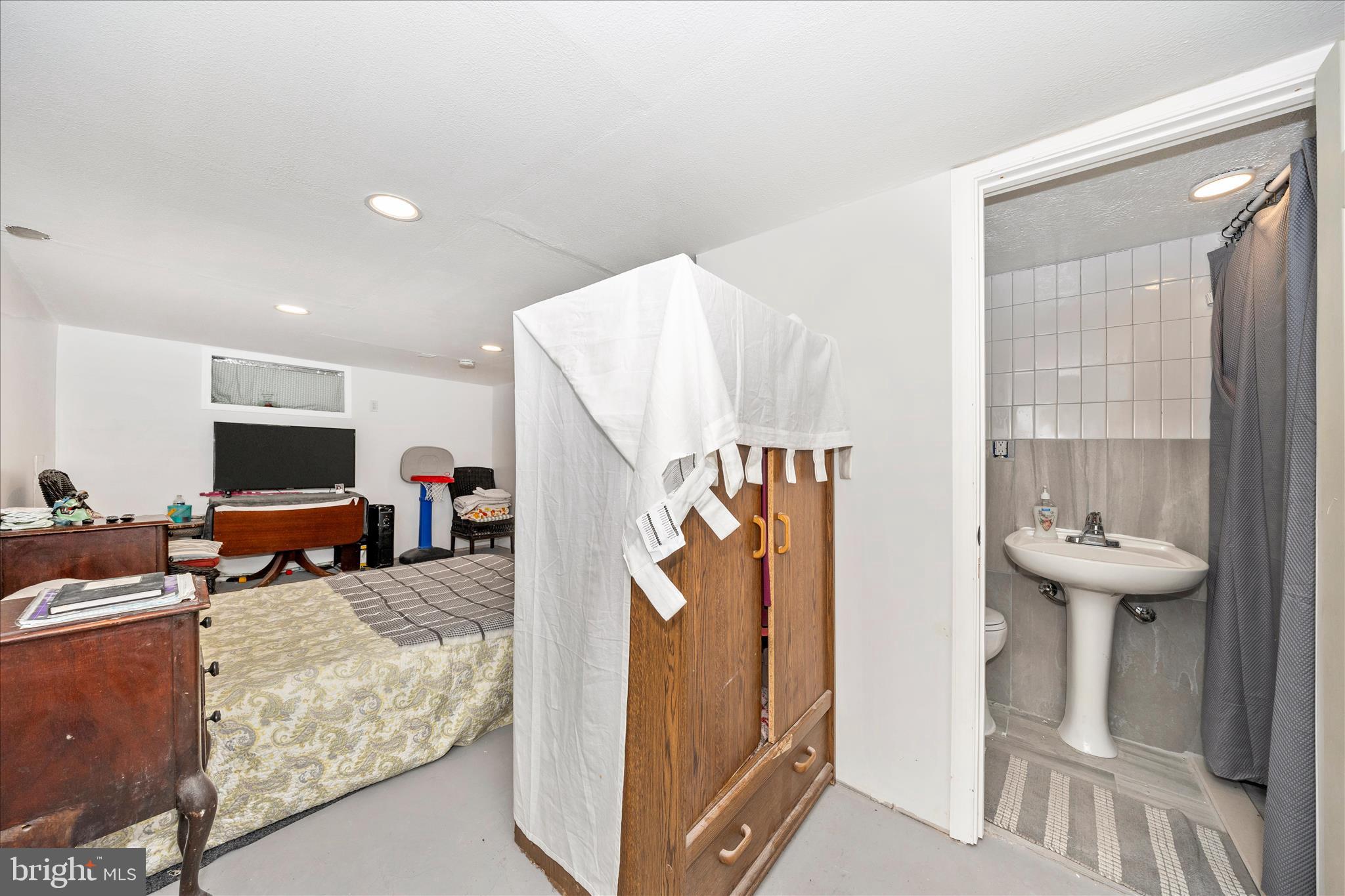 WEST END - Residential