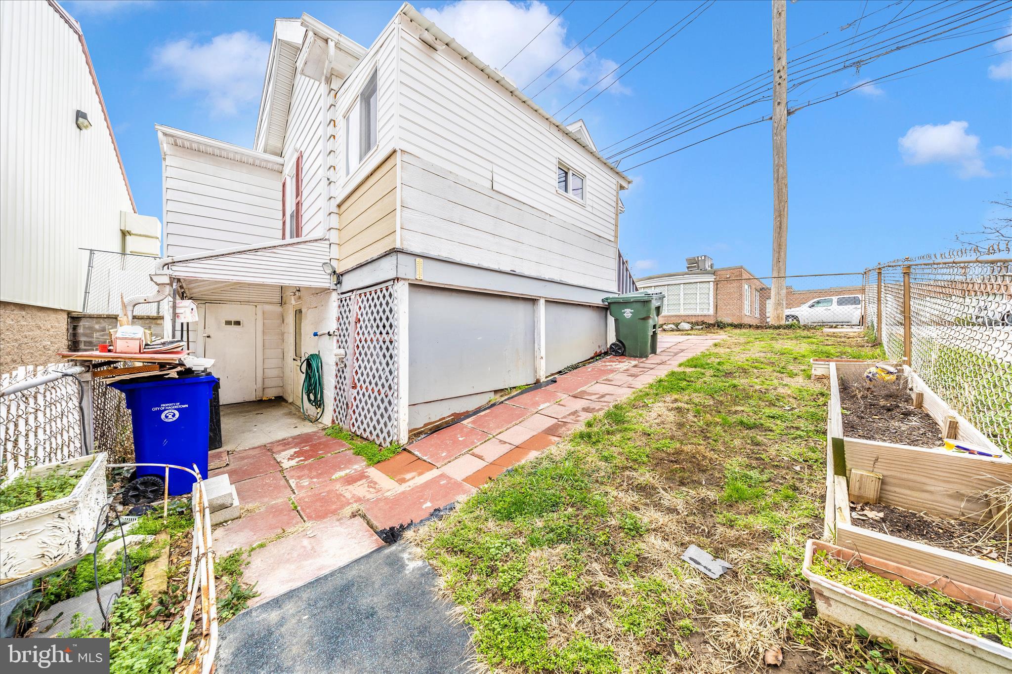 WEST END - Residential