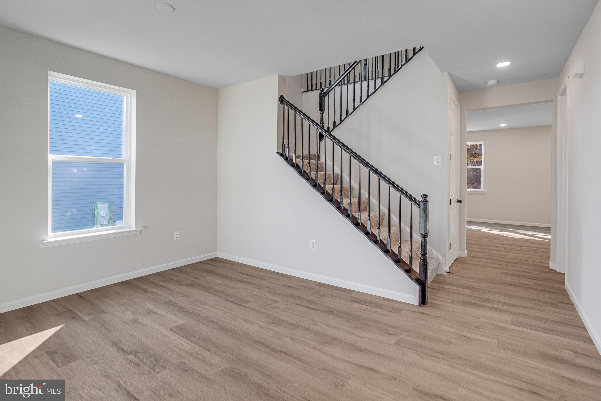 2812 WHITE TAIL DRIVE