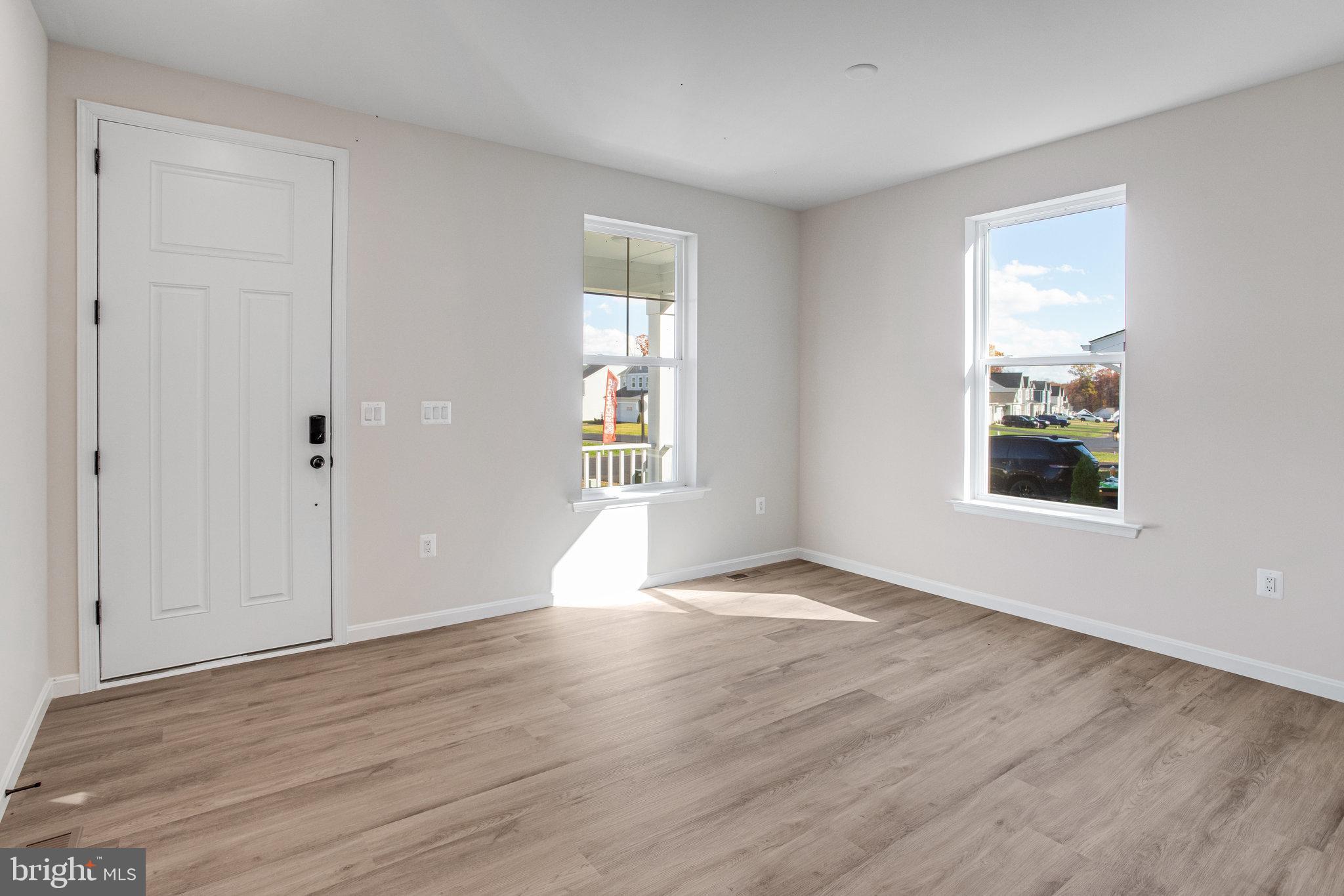 2812 WHITE TAIL DRIVE