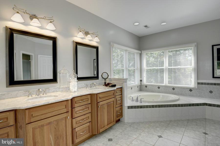 BARCLAY WOODS - Residential