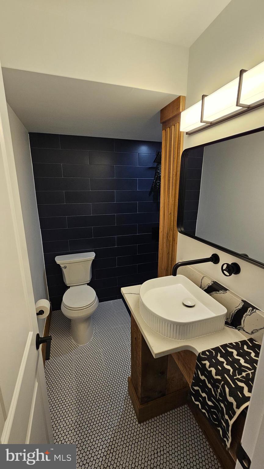 ANNAPOLIS WOODS - Residential Lease