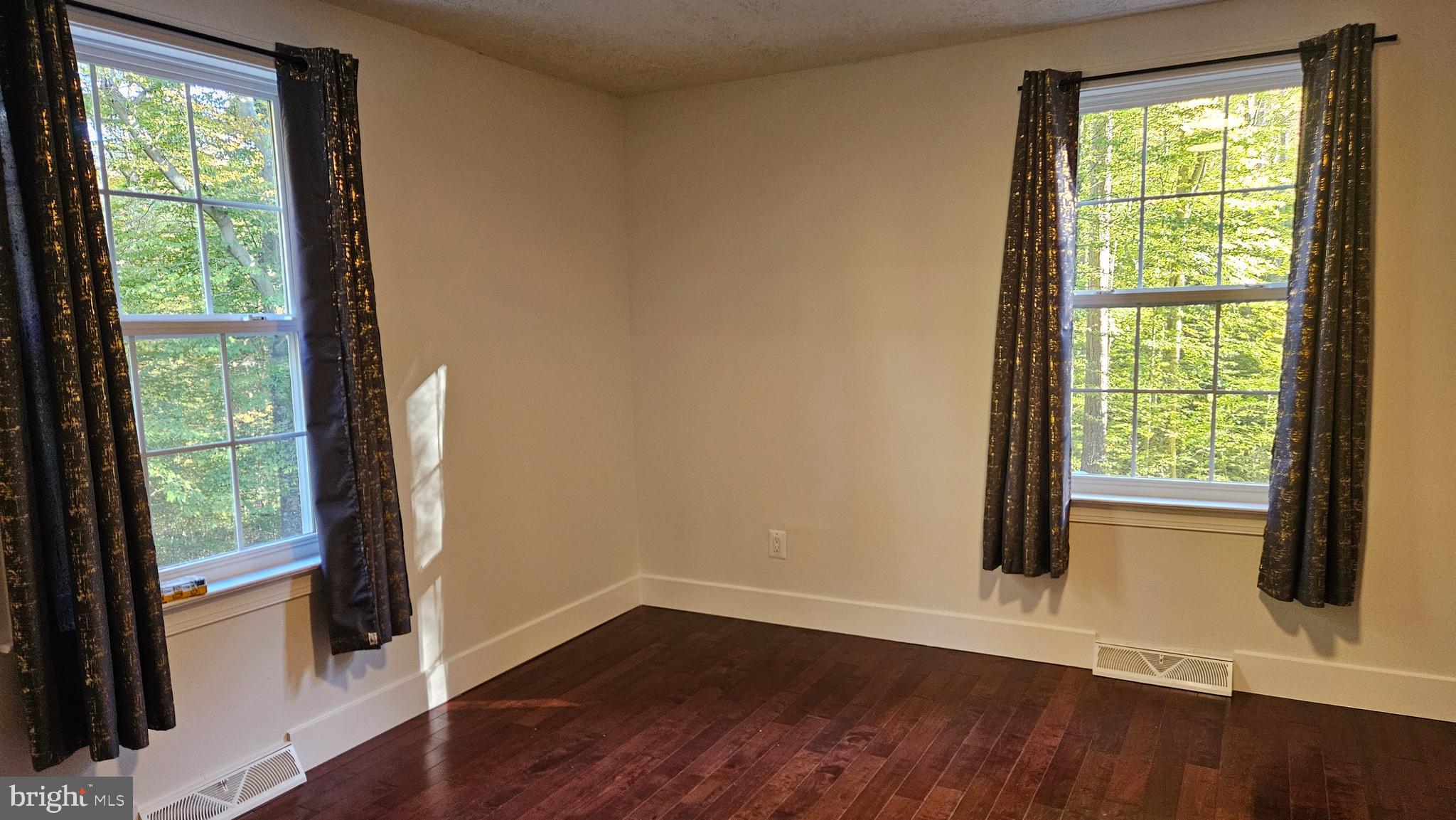 ANNAPOLIS WOODS - Residential Lease