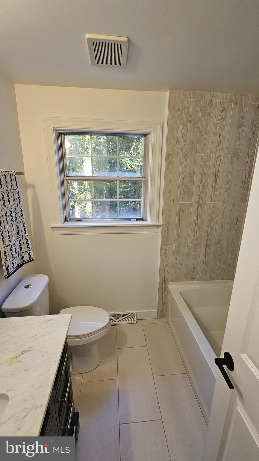 ANNAPOLIS WOODS - Residential Lease