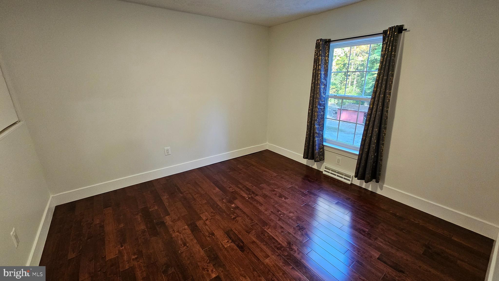 ANNAPOLIS WOODS - Residential Lease