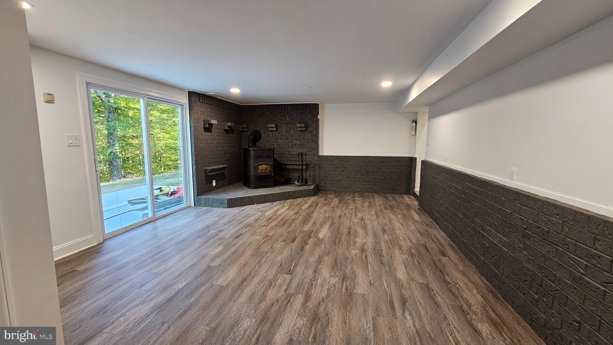 ANNAPOLIS WOODS - Residential Lease