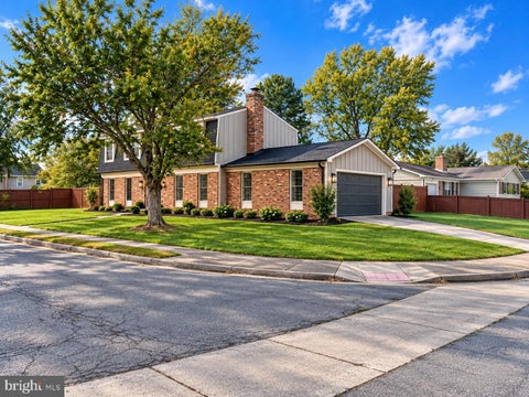 Photo of 401 Crestwood St SW, LEESBURG, VA 20175 (MLS # VALO2138444)