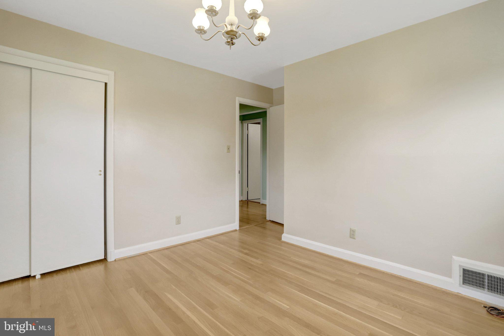 LINCOLNIA HILLS - Residential