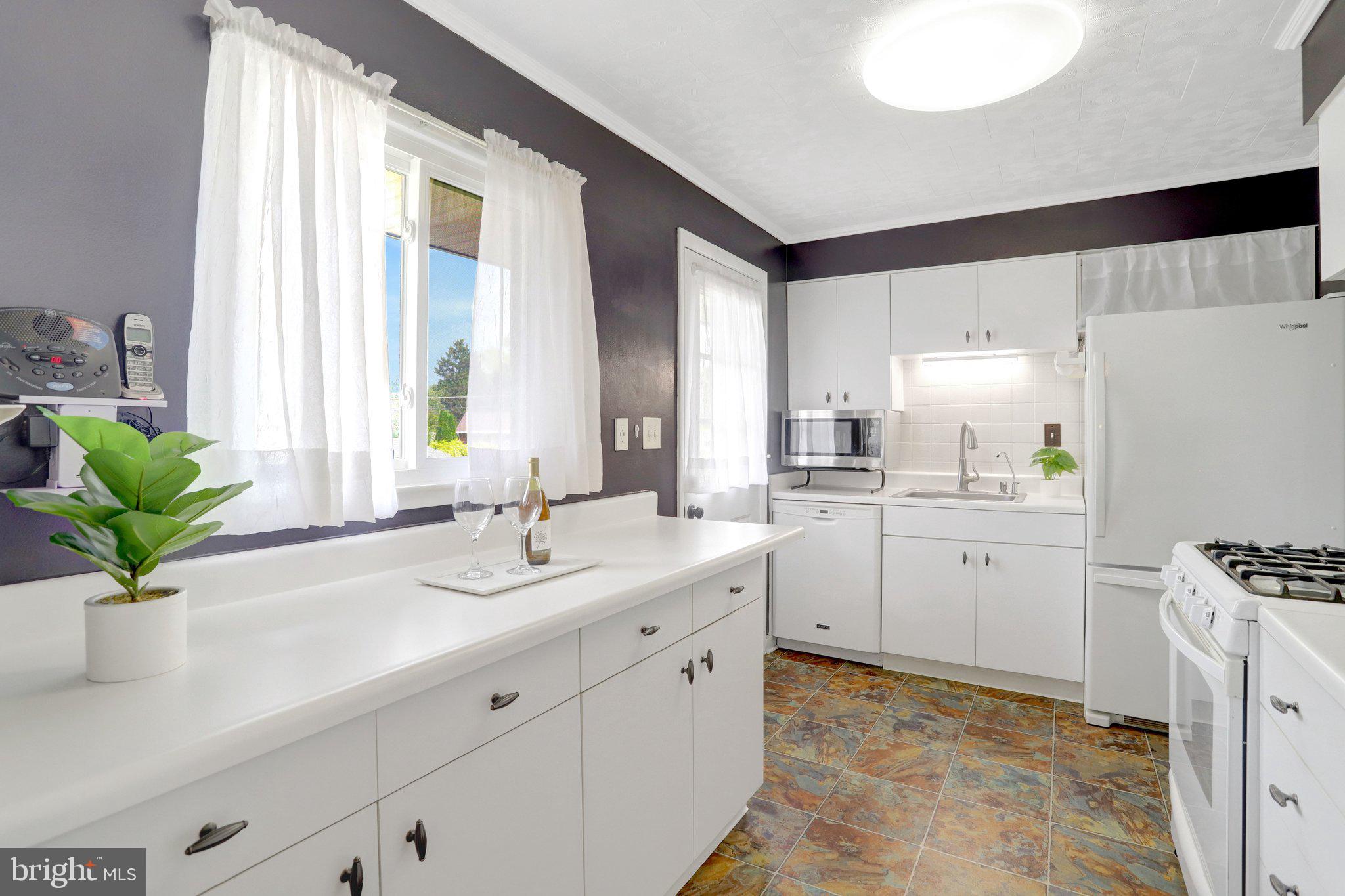 LINCOLNIA HILLS - Residential