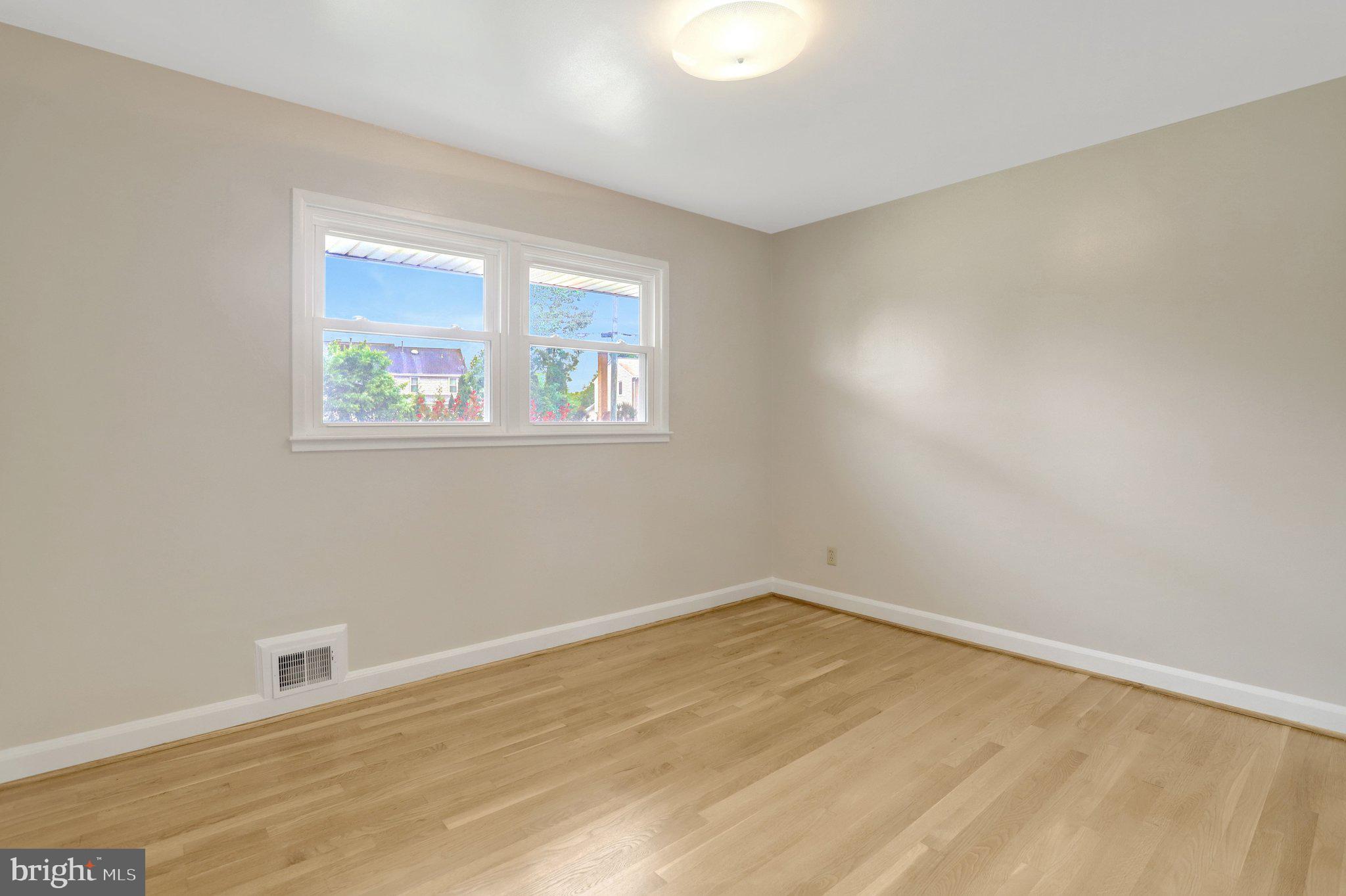 LINCOLNIA HILLS - Residential