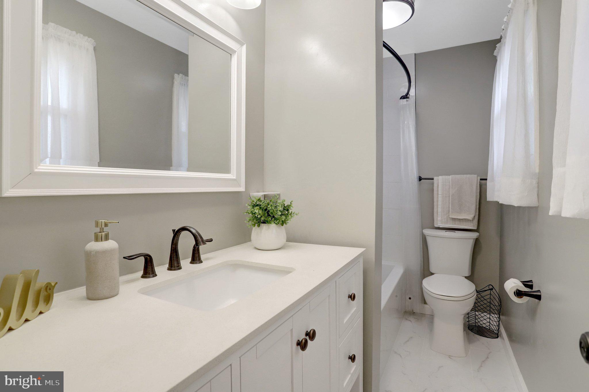 LINCOLNIA HILLS - Residential