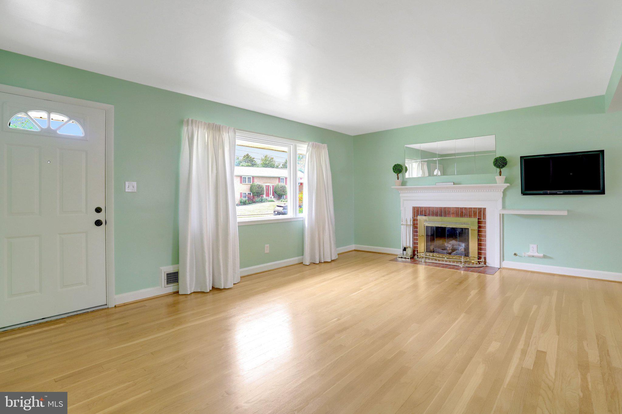 LINCOLNIA HILLS - Residential