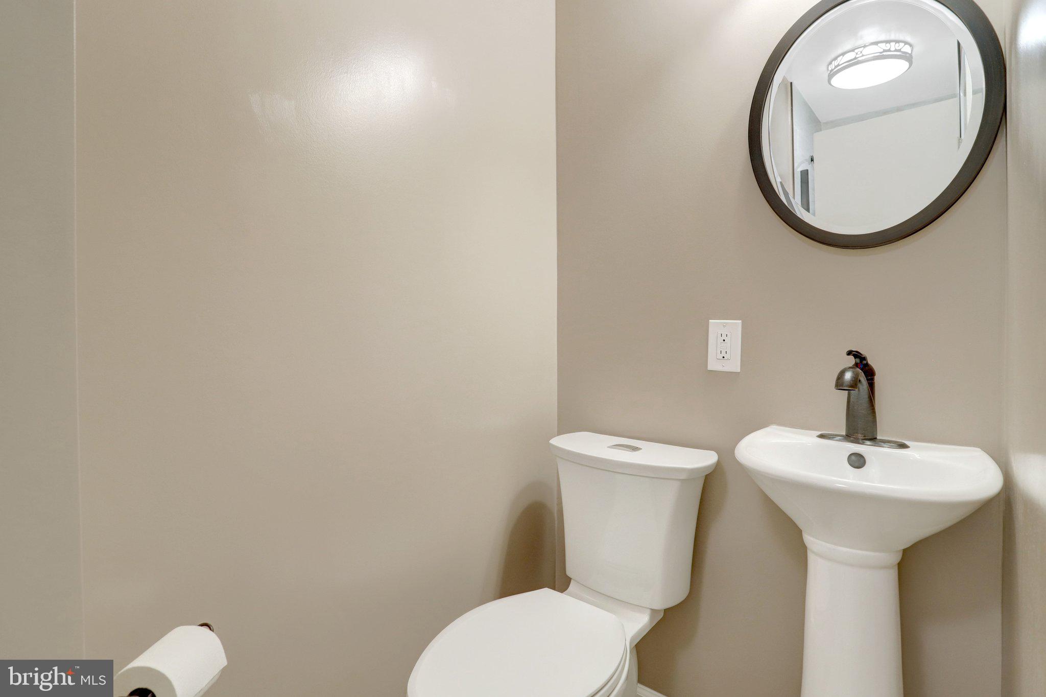 LINCOLNIA HILLS - Residential