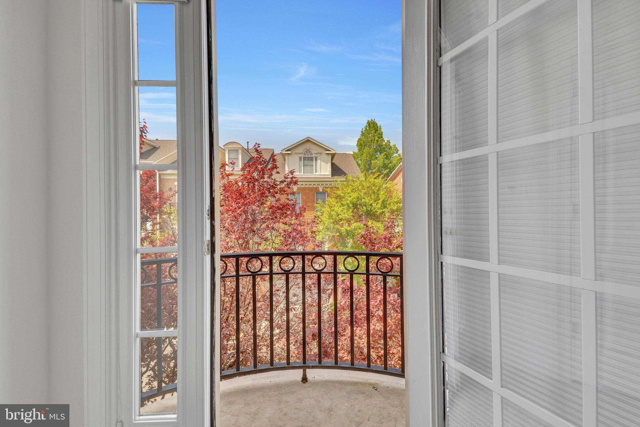 MCLEAN PLACE - Residential