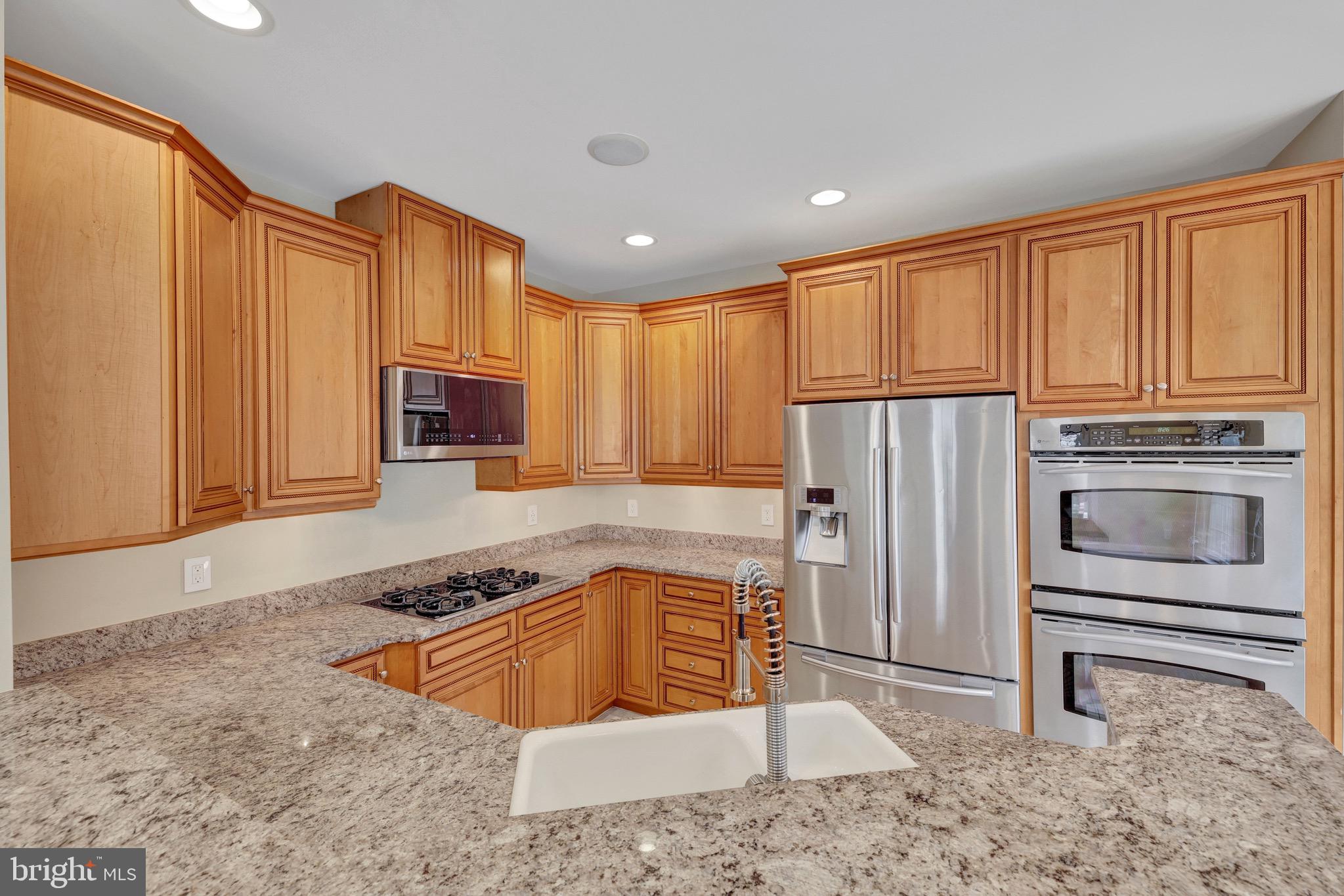 MCLEAN PLACE - Residential