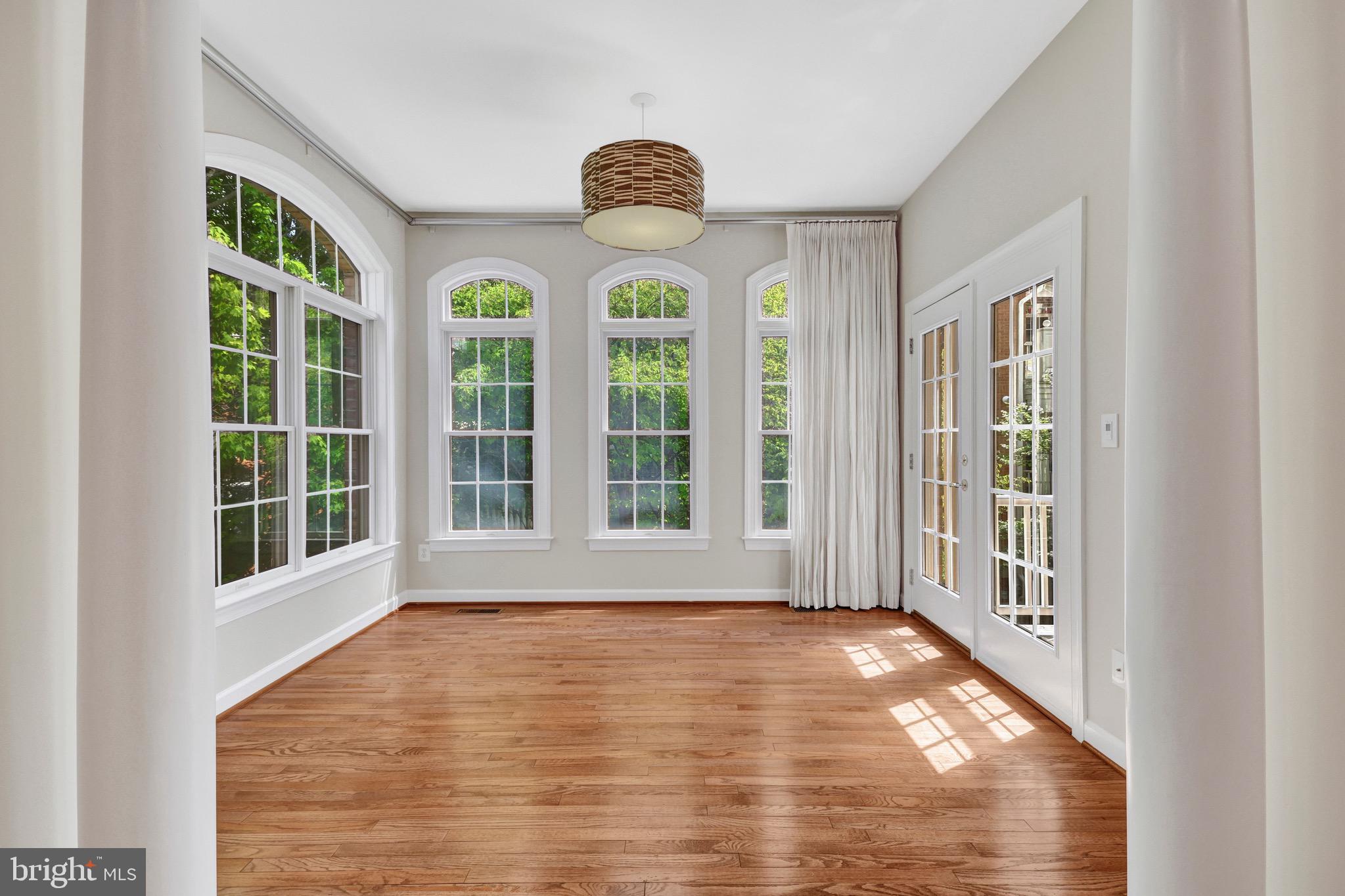 MCLEAN PLACE - Residential