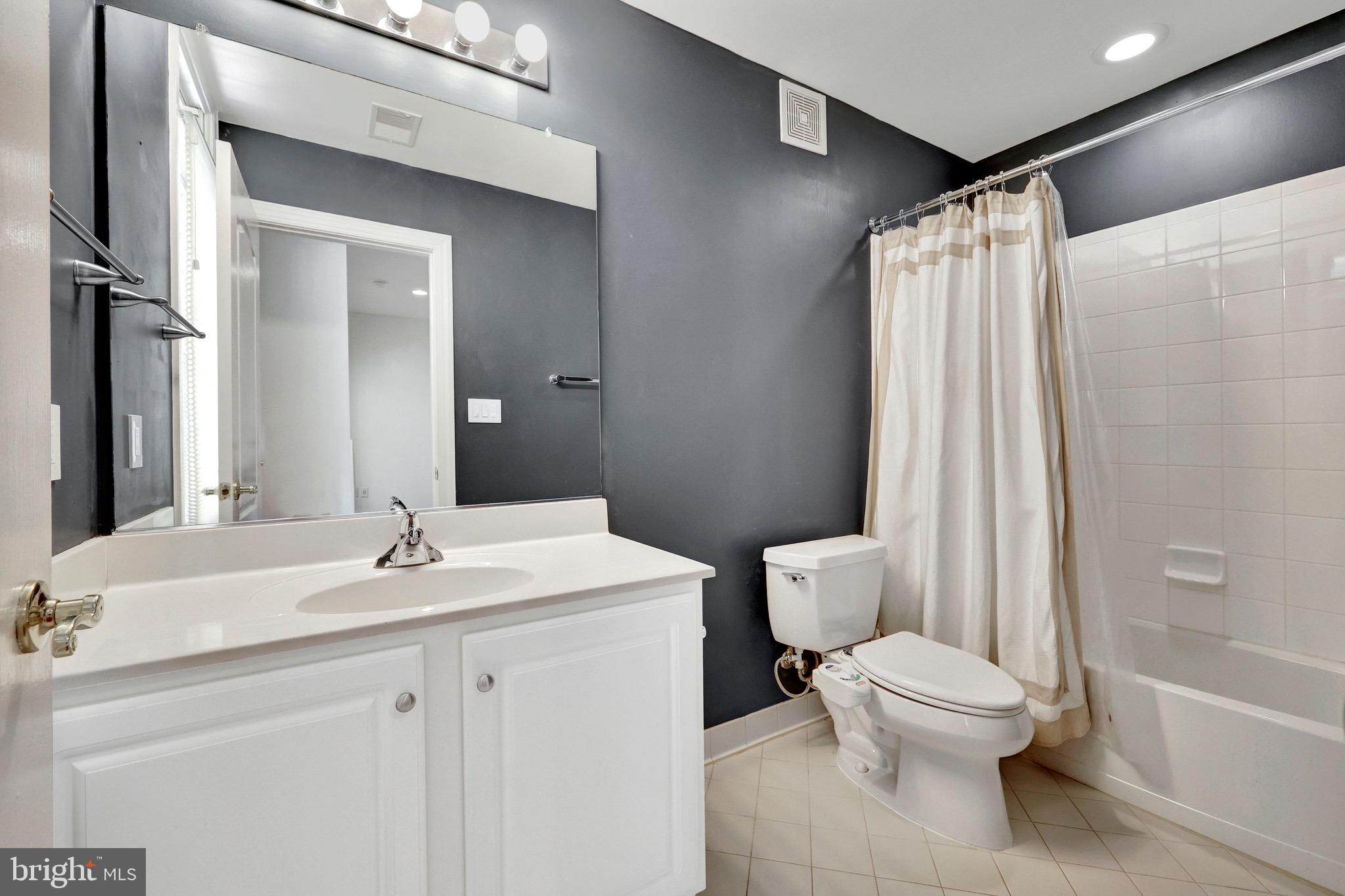 MCLEAN PLACE - Residential