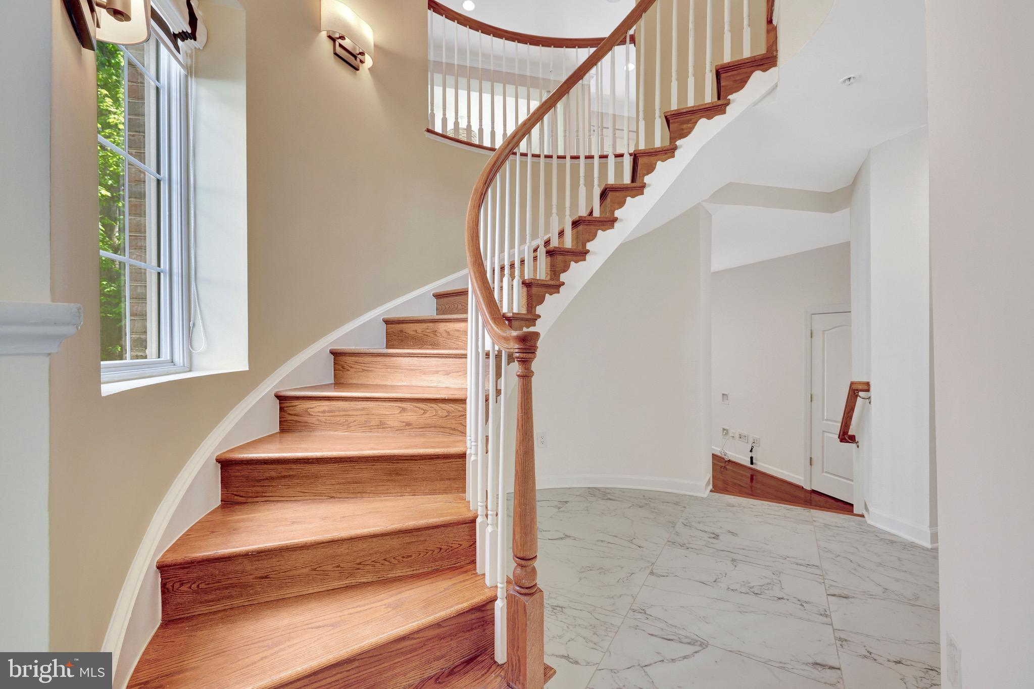 MCLEAN PLACE - Residential