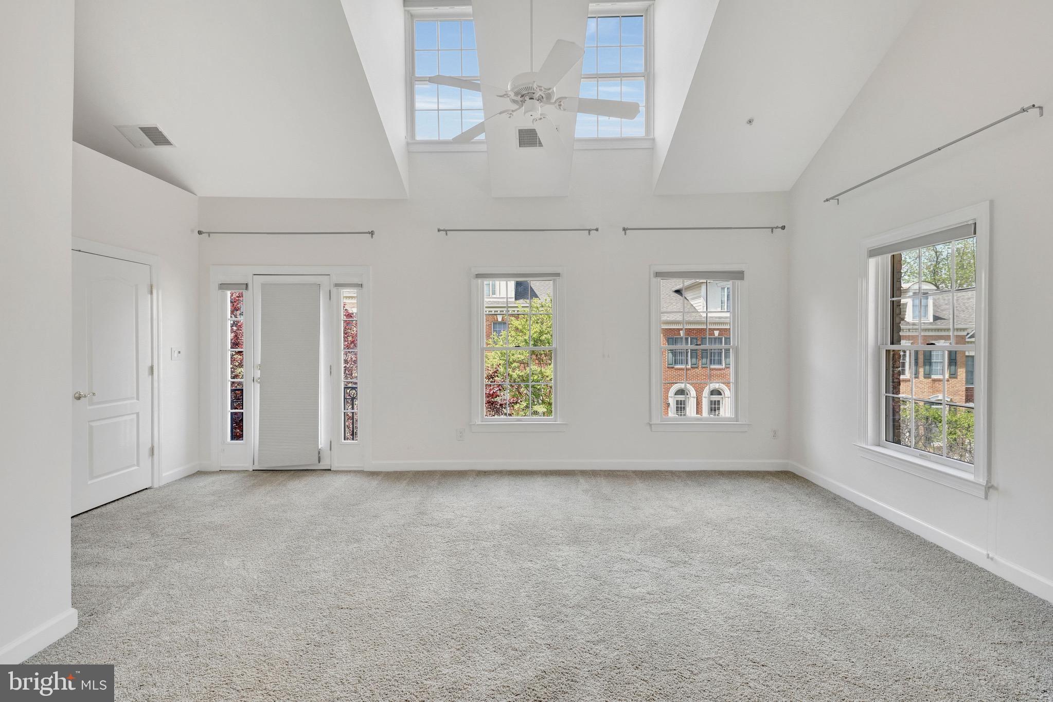 MCLEAN PLACE - Residential