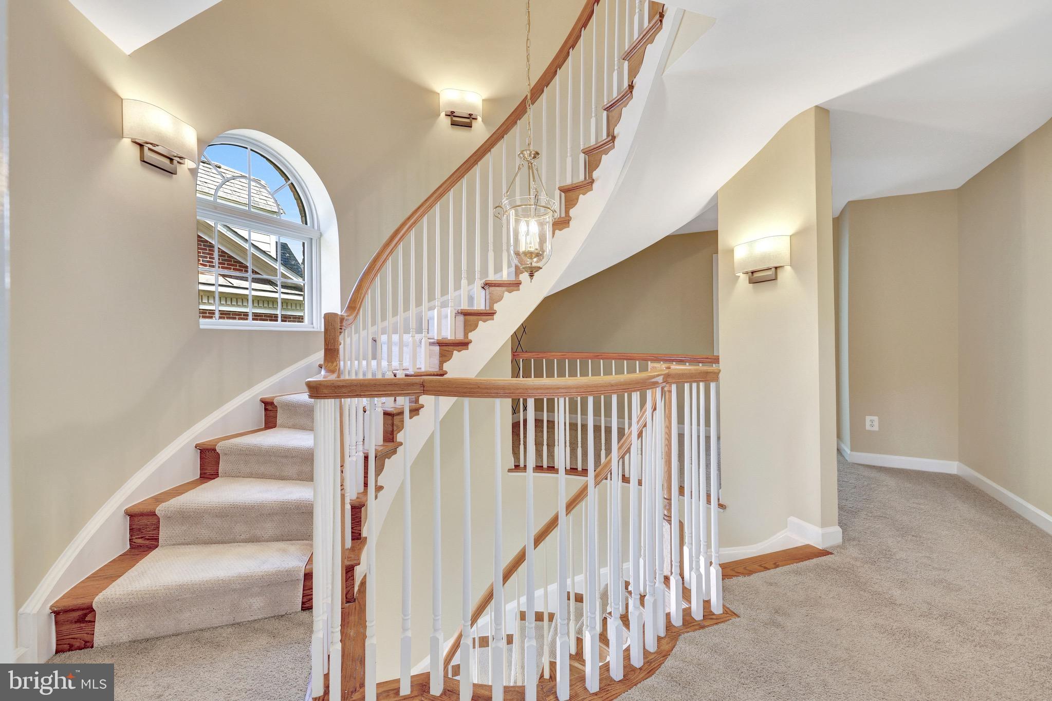 MCLEAN PLACE - Residential