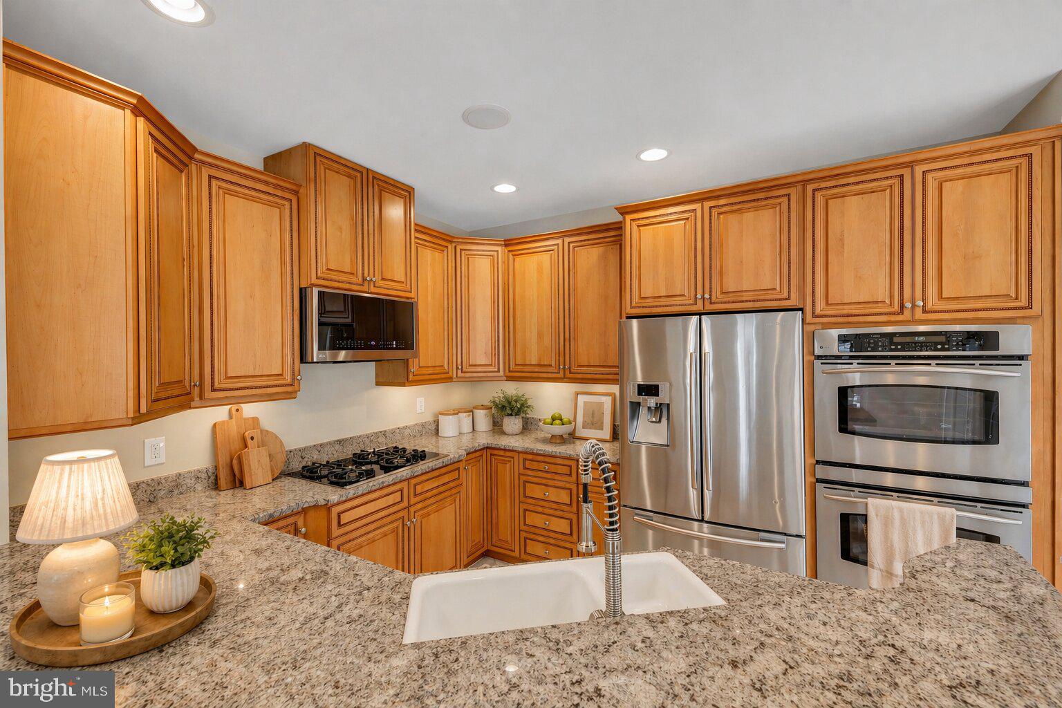 MCLEAN PLACE - Residential