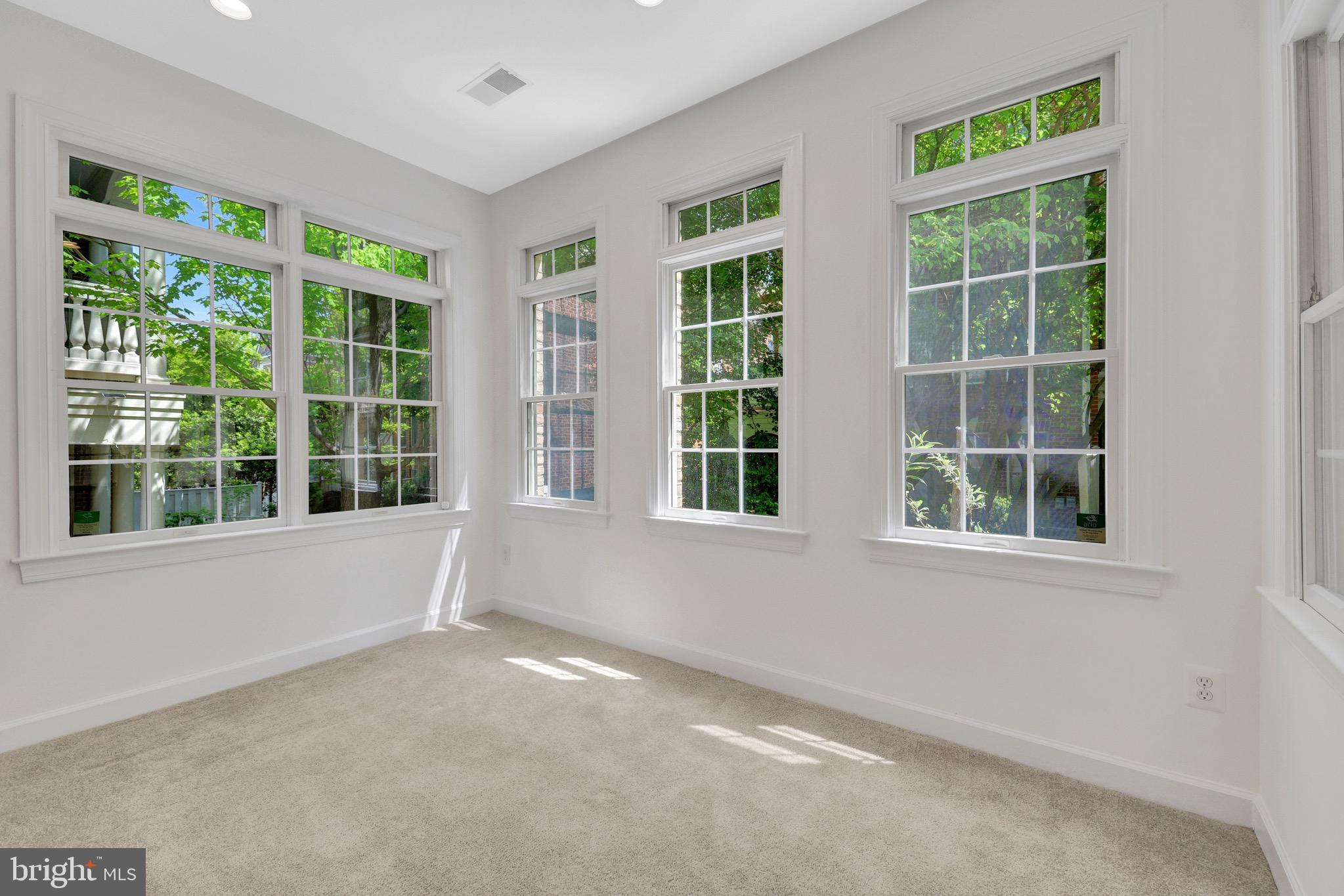 MCLEAN PLACE - Residential