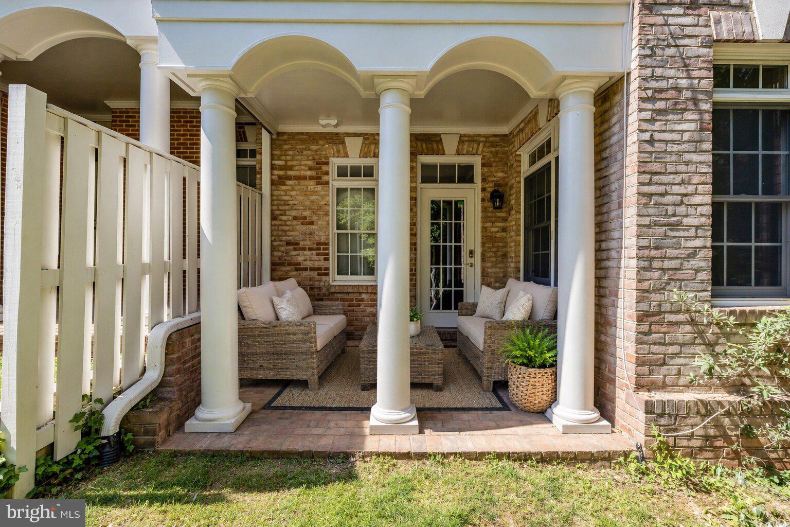 MCLEAN PLACE - Residential