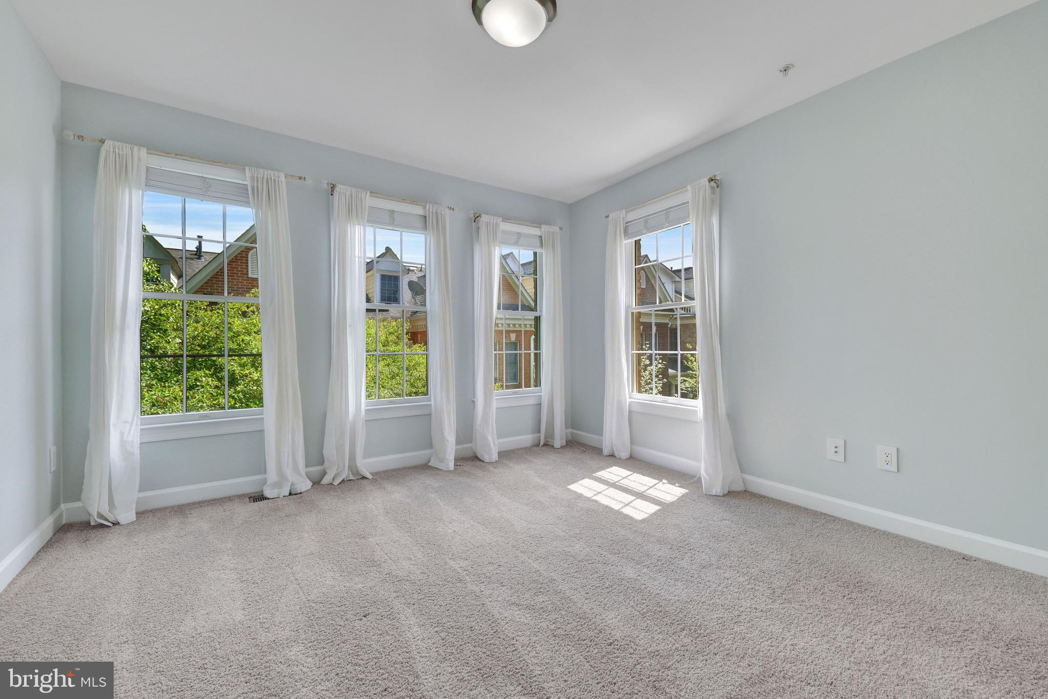 MCLEAN PLACE - Residential