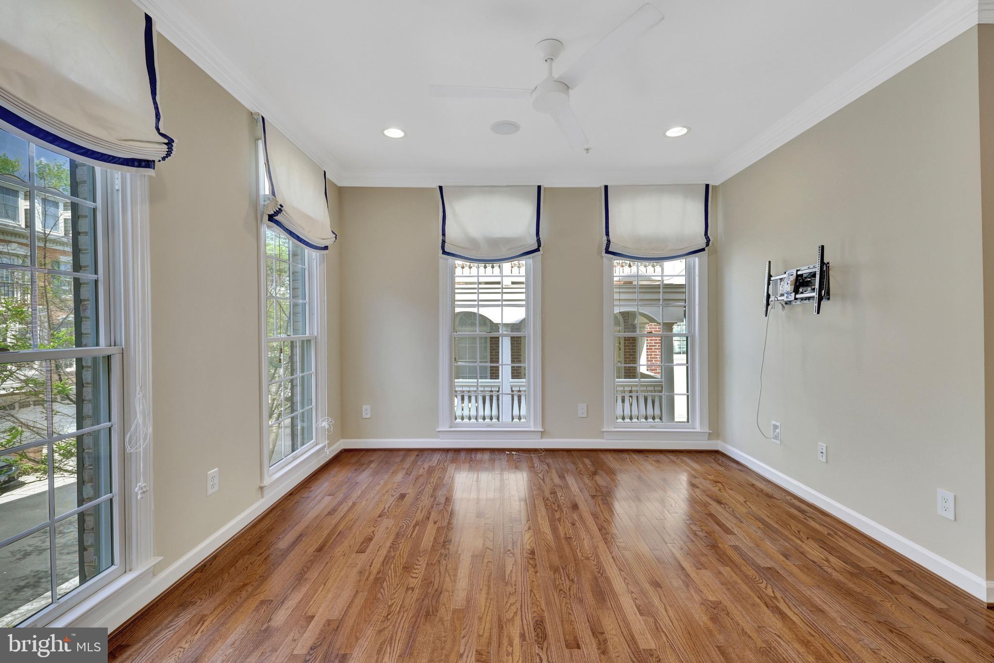 MCLEAN PLACE - Residential