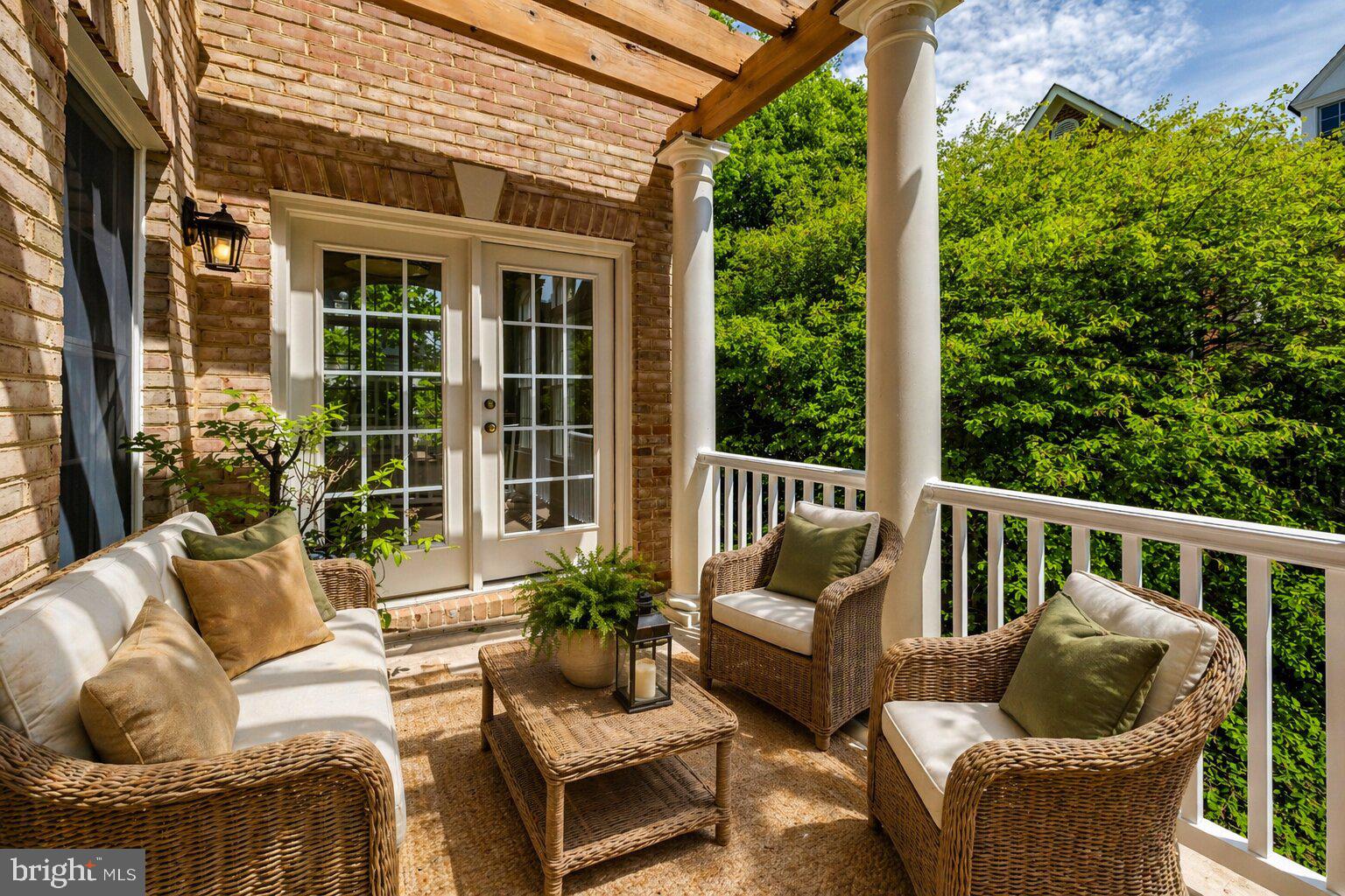 MCLEAN PLACE - Residential