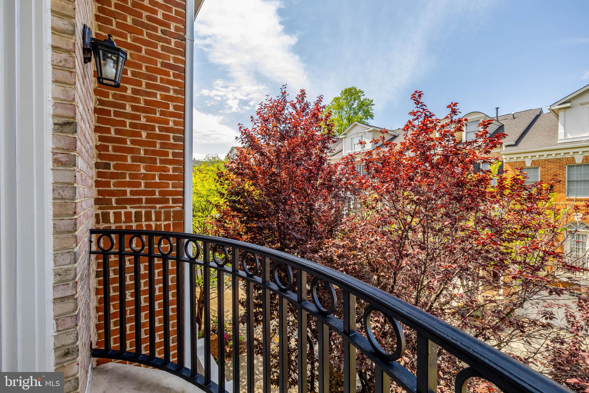 MCLEAN PLACE - Residential