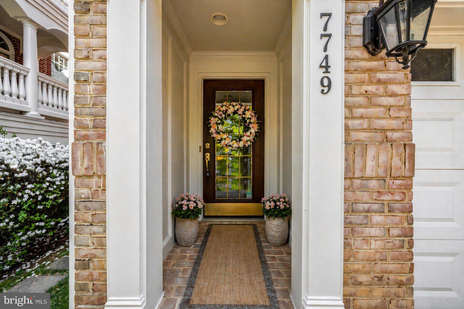 MCLEAN PLACE - Residential