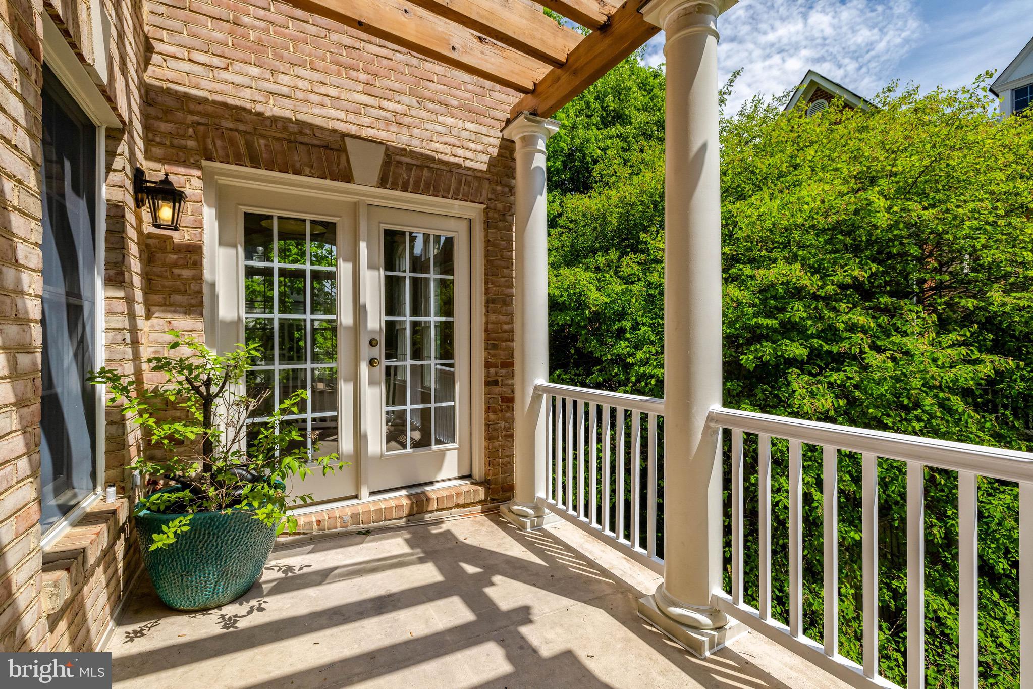 MCLEAN PLACE - Residential